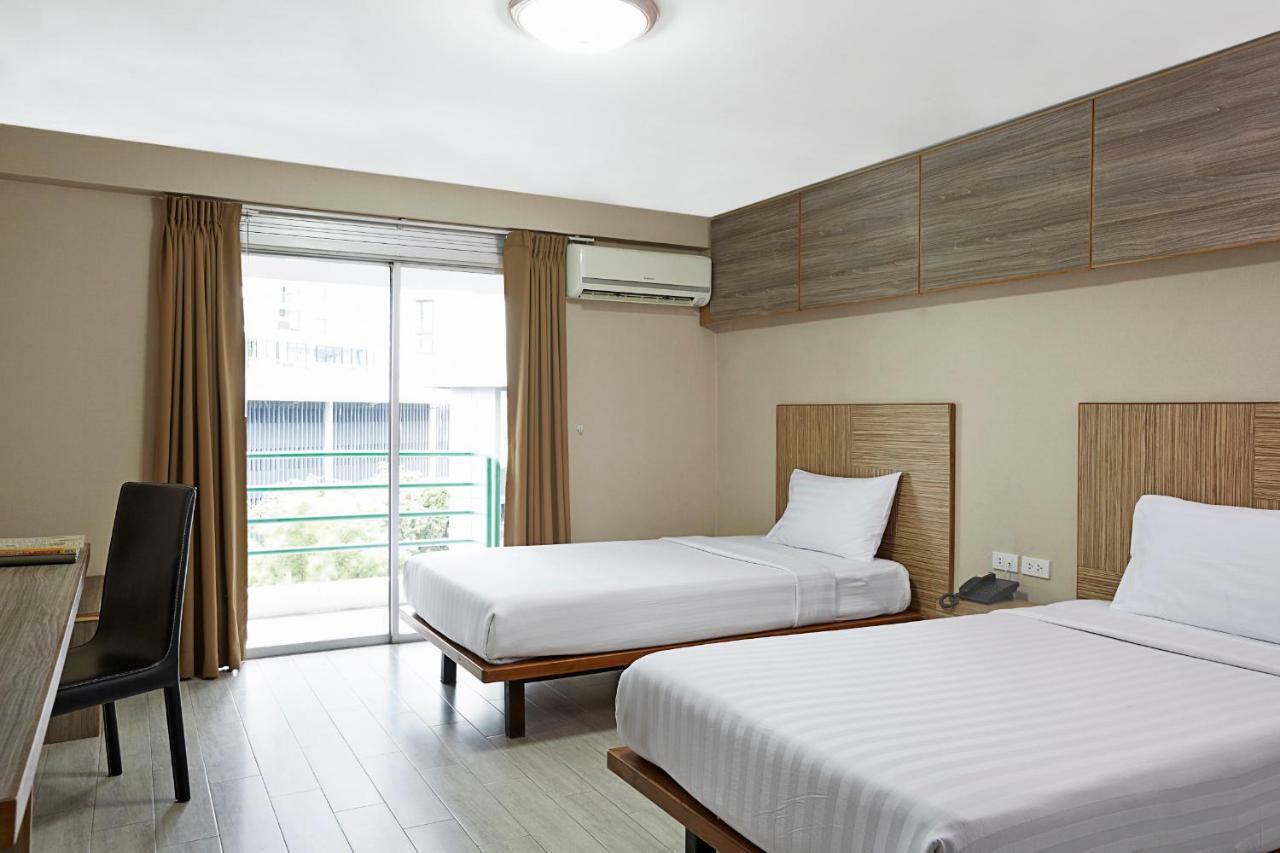 Watana Hotel Banguecoque Exterior foto